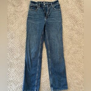 Hollister ultra high rise 90s straight jean medium wash